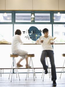 「ソシャゲ離れ」はなぜ起こる？ゲームも恋も大学生活も！？楽しみが退屈に変わるメカニズム